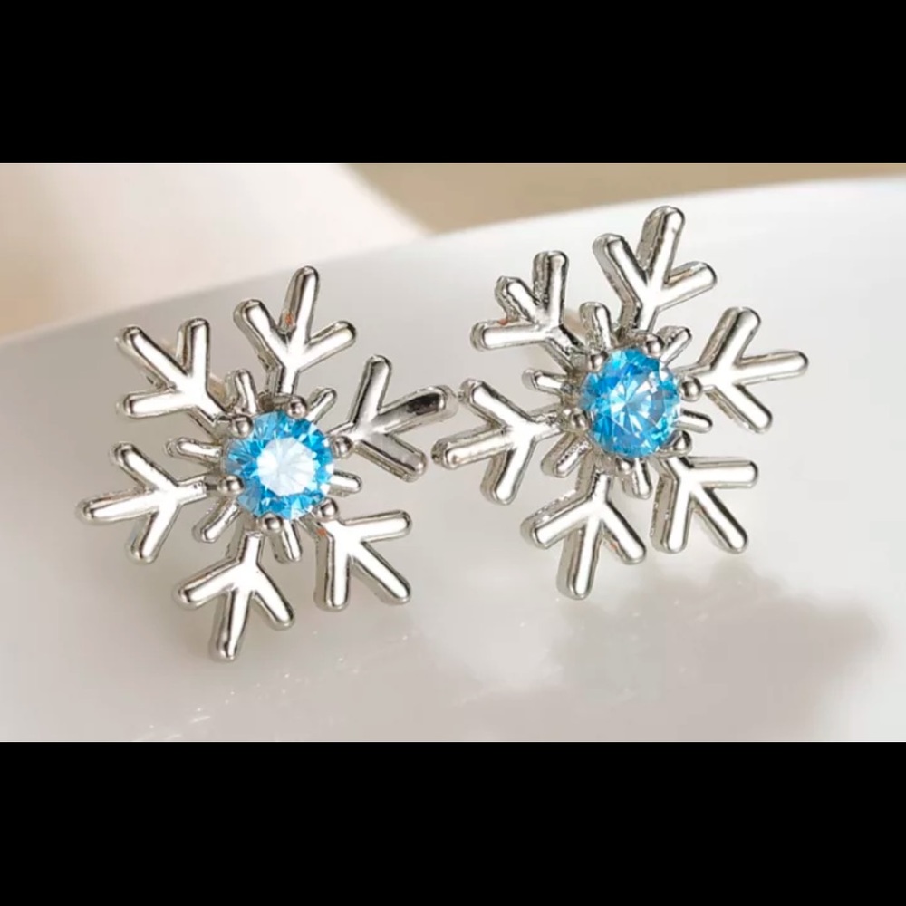 Women Girls Stud Earrings Christmas Snowflake Silver Tone Crystal Stainless NWOT